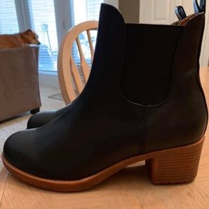 Women’s black/brown ankle booties